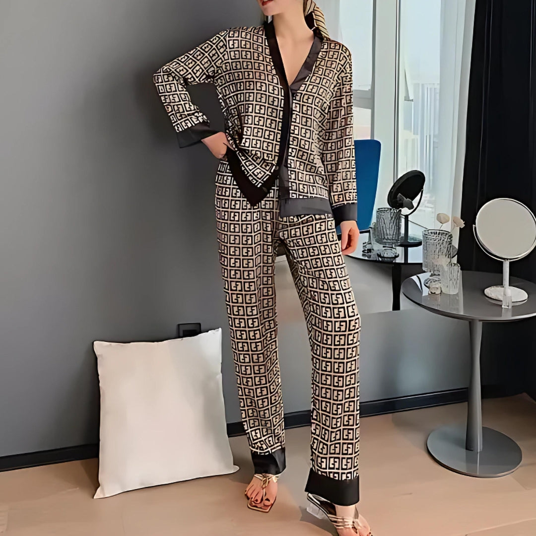 Regina | Silky Elegance Woman's Pyjama Set
